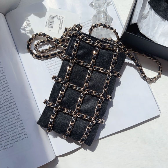 Chanel Coin Medallion Clutch With Chain Lambskin New - Picture 2 of 2